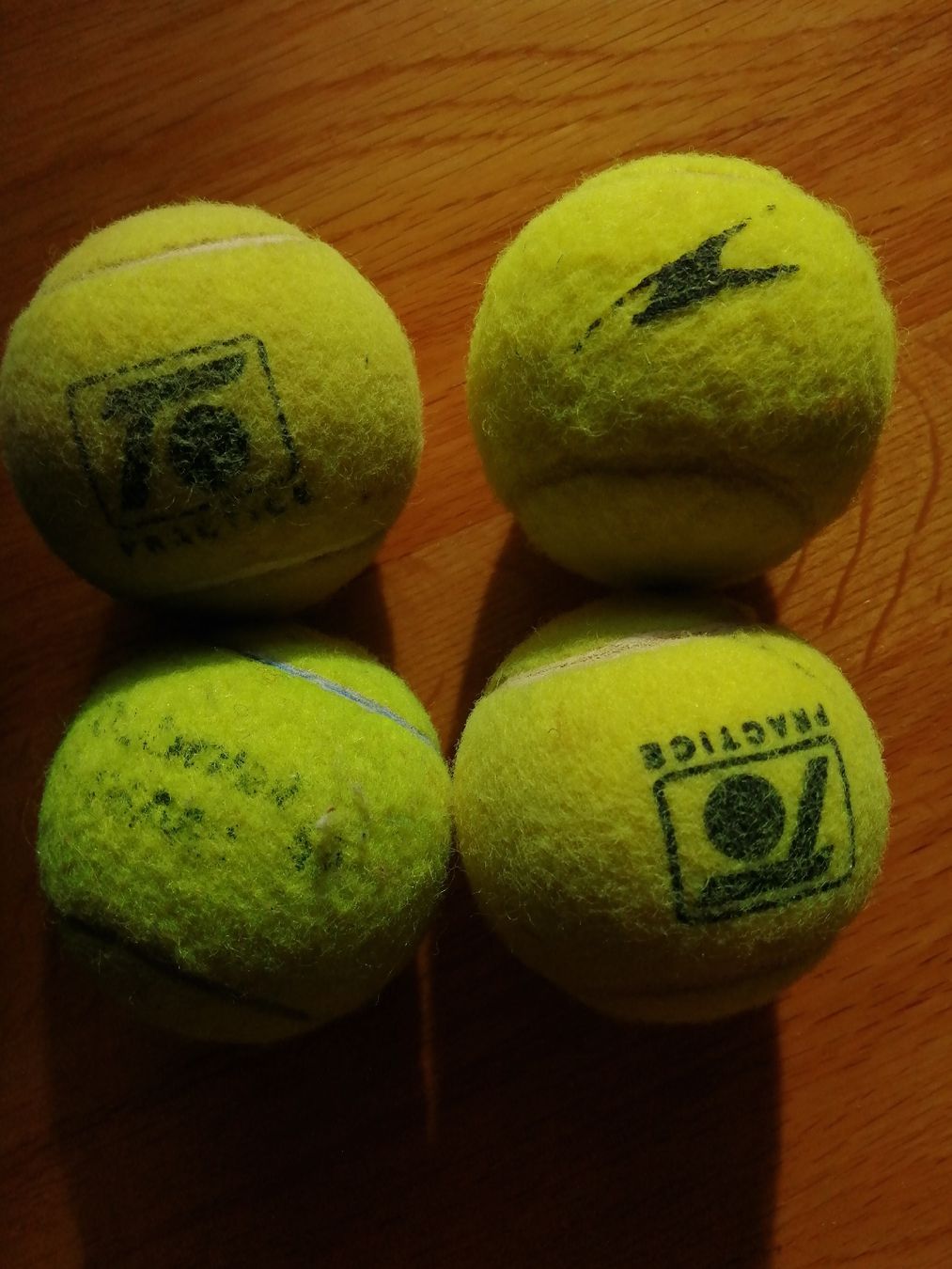 Palloni: 4 verschiedene Tennisbälle. + Dose – Usato da Honau venduto da holunder3 2