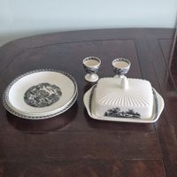 Butterdose mit zwei Eierbechern und einem Teller – Wedgwood