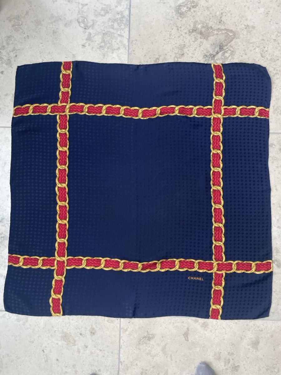 Chanel Foulard & Sciarpe: Chanel Seidenfoulard – Usato da Thalwil venduto da rasko008
