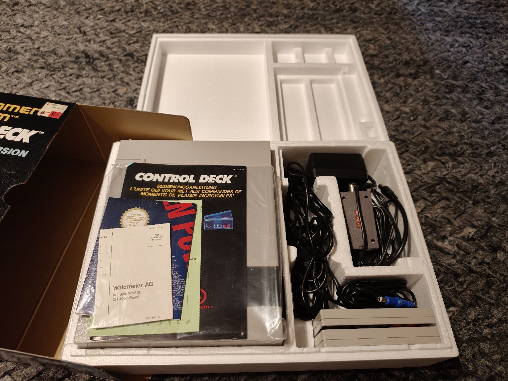Nintendo Console: Nintendo NES Konsole mit OVP – Nuovo e nell'imballaggio originale da Berg am Irchel venduto da Julienm 2
