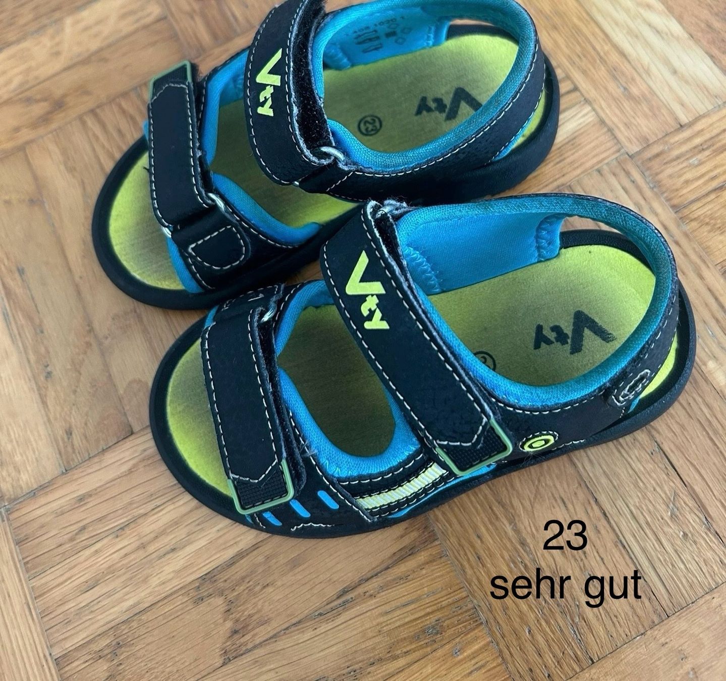 Scarpe per ragazzi: Sandalen Grösse 23 – Usato da Adliswil venduto da sil_v8dy