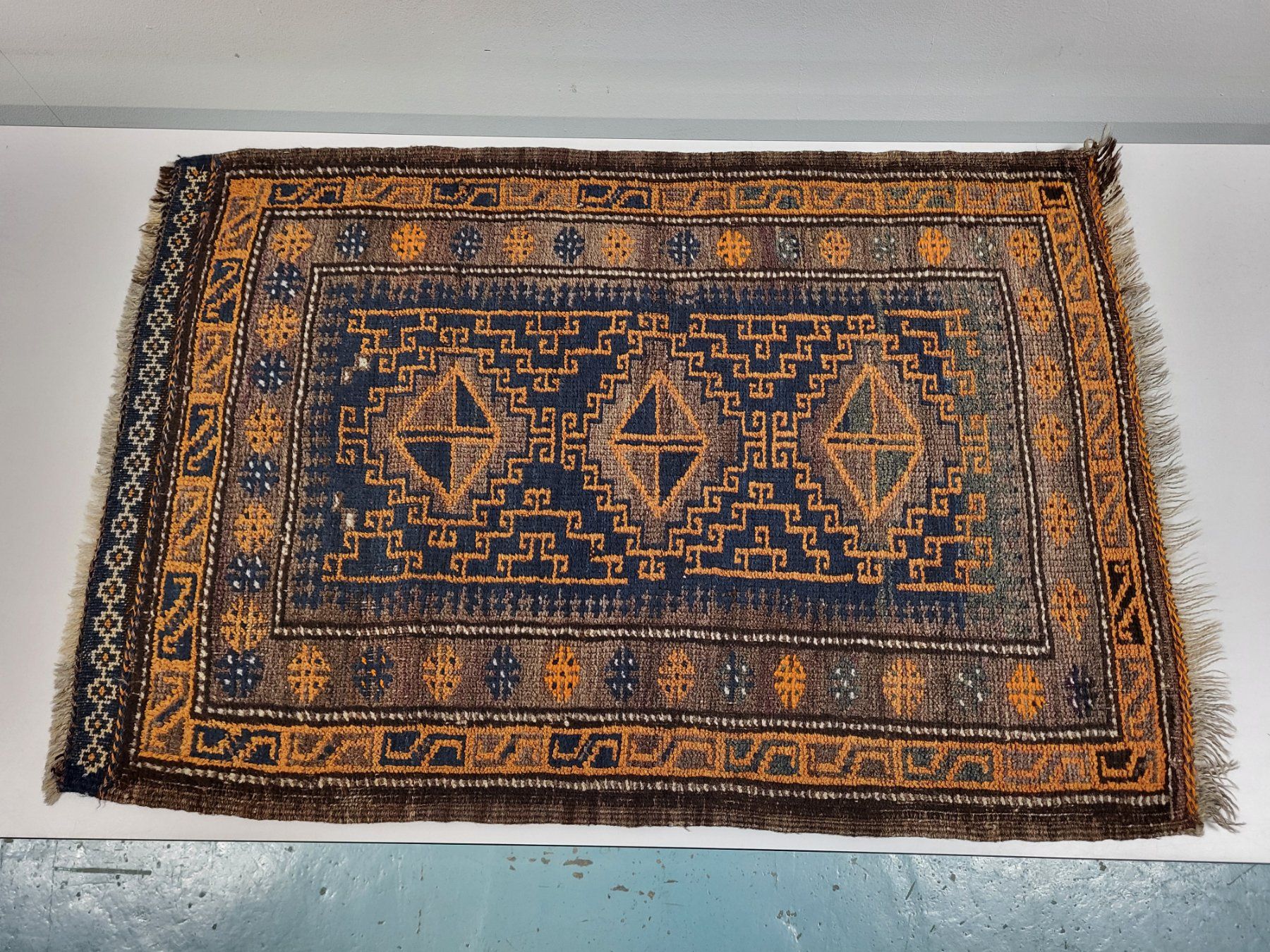 Tappeti: Teppich handgeknüpft 100 x 70 – Usato da Brügg BE venduto da POU-BELLE 1