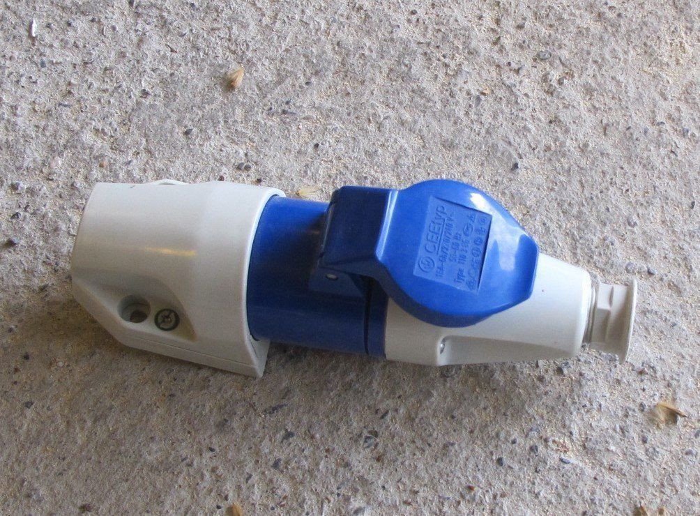 Spine: prise murale avec fiche CEE 220v 16a – Usato da Aïre venduto da unfox1