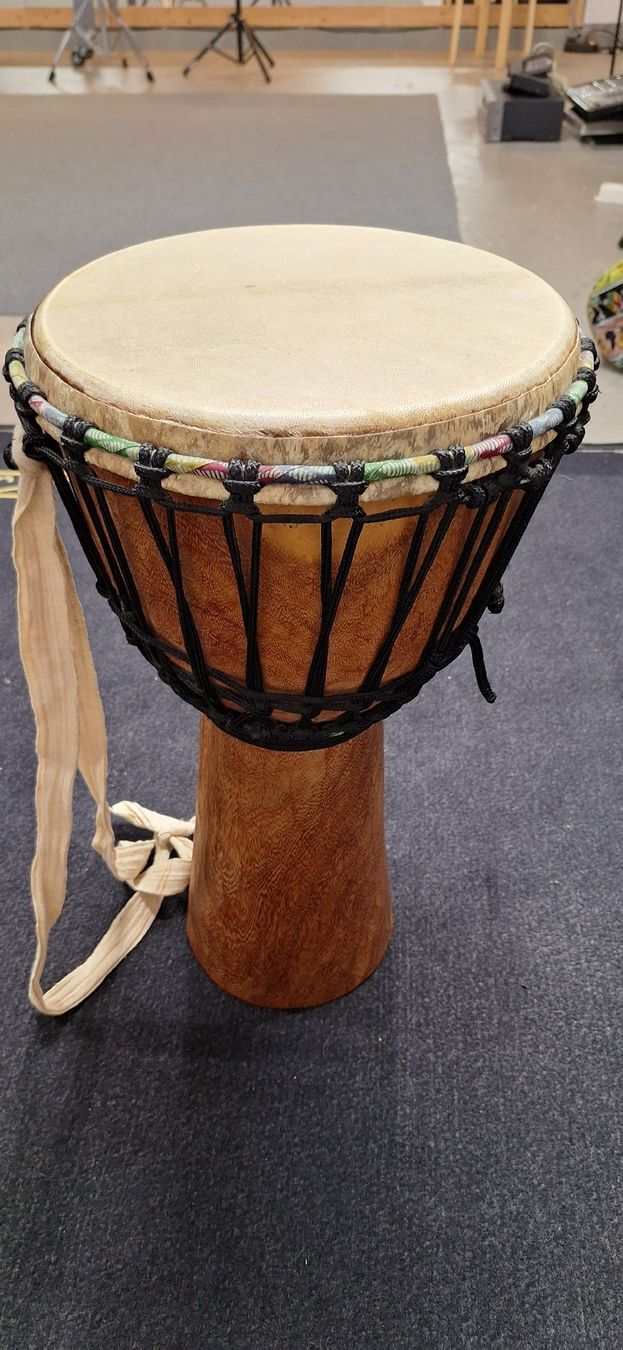 Musikinstrumente: Djembe mit Bag – Gebraucht aus Altdorf UR von Ristolino 1