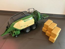 Bruder Grossballenpresse mit 6 Quaderballen