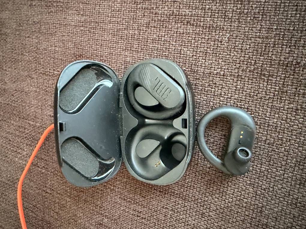 JBL Cuffie: JBL Endurance Peak II  True Wireless Sportkopfhörer – Usato da Therwil venduto da Shivacole 2