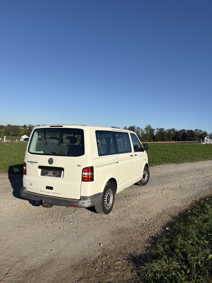 VW Autos: VW Transporter T5 mit 9 Sitzplätzen – D'occasion à Niederbüren par Benzmech 3