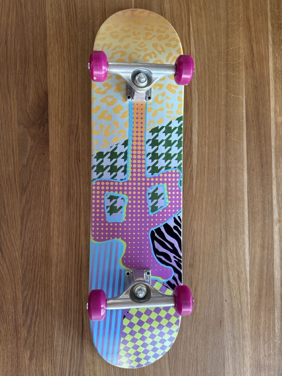 Skateboards: Skateboard Red Dragon bunt – D'occasion à Fehraltorf par ara_zz6s