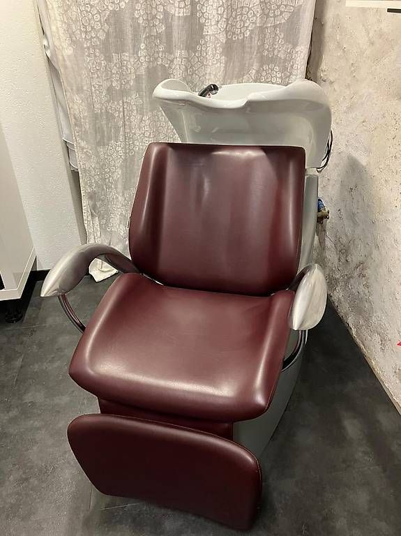 Lettini & sedie per cosmetici: Mobilier de salon de coiffure – Usato da Le Landeron venduto da neuchatel_wuma 2