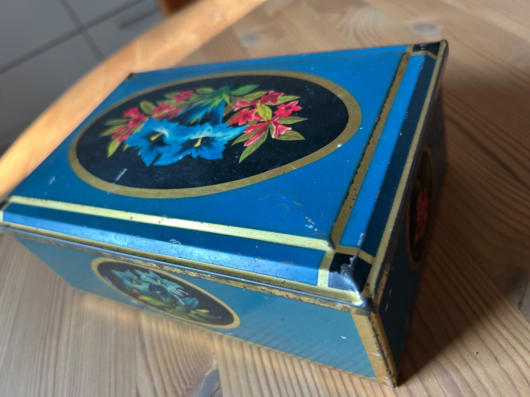 Recipients et similaires: Uralte Merkur-Biscuit-Dose – D'occasion à Eschenz par glaro14 1