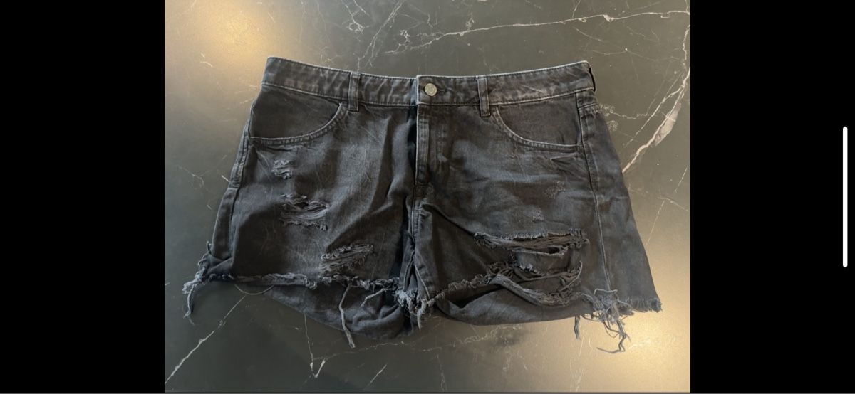 Hosen: Hotpants Schwarz Gr. 42 – Gebraucht aus Niederglatt ZH von vul_v86c