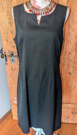 Schönes Etui Kleid von Vero Moda Grösse 42 schwarz Baumwolle