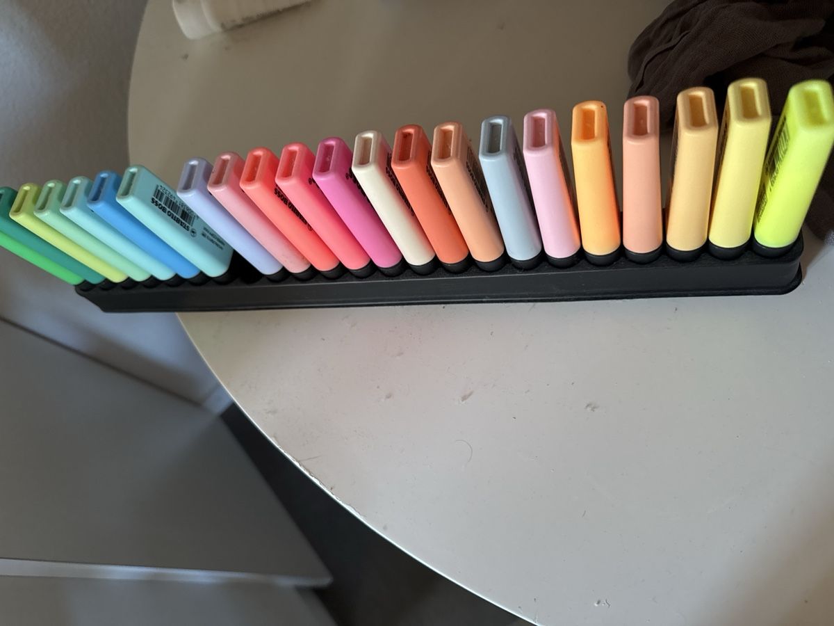 Stabilo Stifte & Marker: Stabilo Boss Textmarker Set mit Halter – Gebraucht aus Urtenen-Schönbühl von Sarah0909