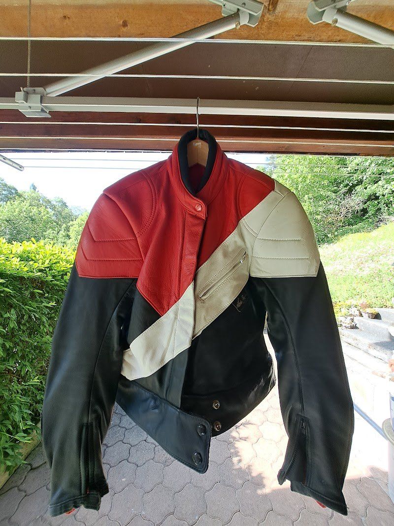 Completi: Motorrad Kombi Gr. 42 – Usato da Bretzwil venduto da Electronik01 3