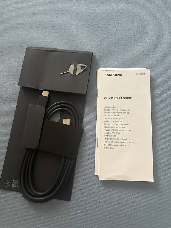 Telefoni cellulari / Smartphones: Samsung Galaxy Z Flip 6 – Usato da Morschach venduto da jer_j7gw 4