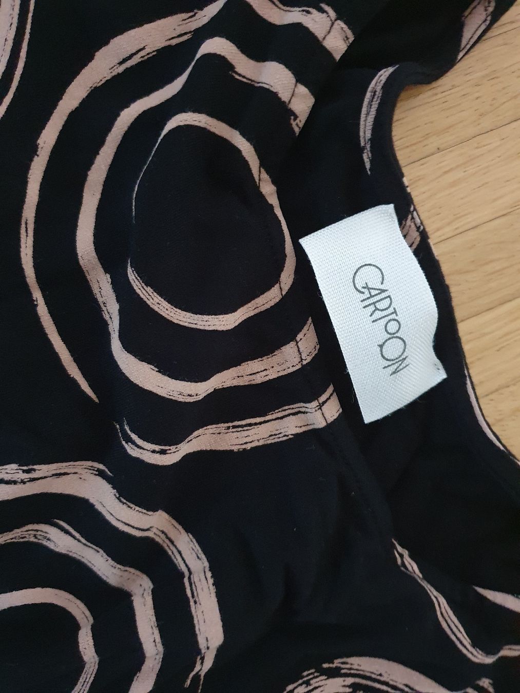 Kleider: Cartoon Kleid , Gr. 38, mit Taschen – Gebraucht aus Laufenburg von megane1959 1