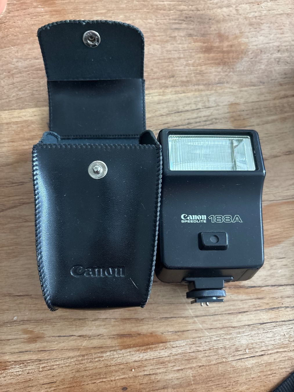 Canon Flash: Blitzgerät Canon Speedlite 188A mit Tasche gebraucht – Usato da Kriens venduto da Mollinos