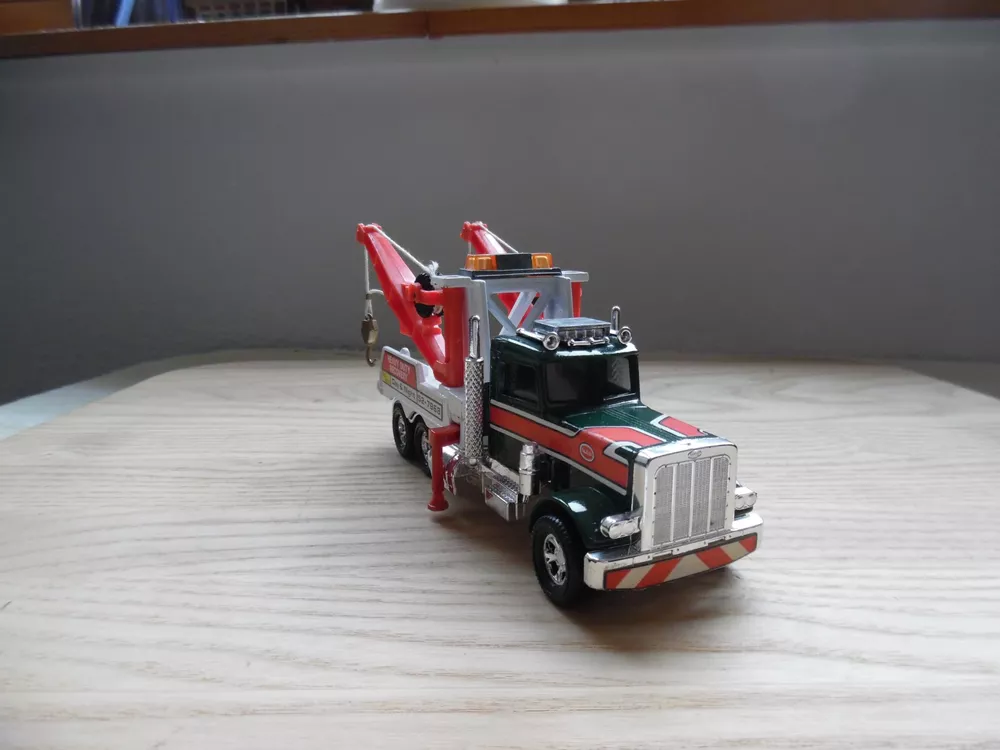 Italeri Modellbausatz US Abschlepp-Truck 1:24 – Detaillierter Bausatz, Länge Ca. 34,5 Cm | Für Modellbauer