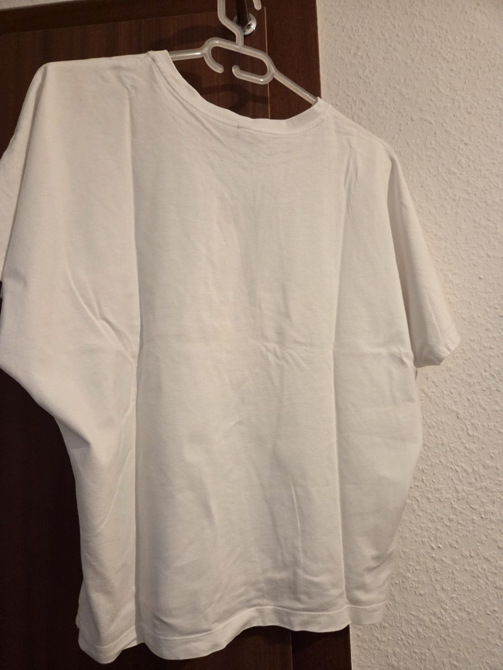 Uniqlo T-shirt: T-shirt blanc Uniqlo, taille M – Usato da Thonex venduto da shannon.tmm 2