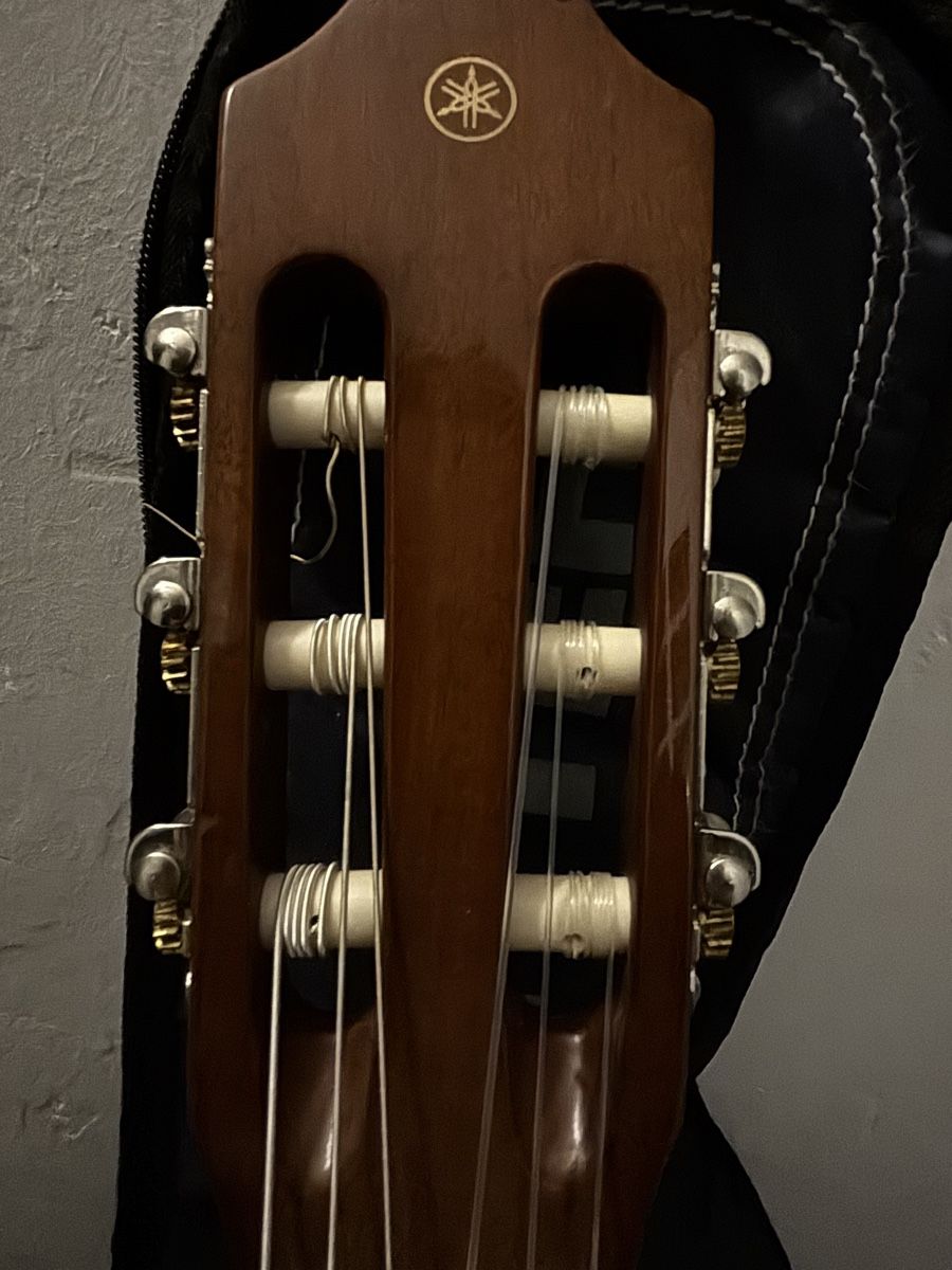 Yamaha Strumenti musicali: Guitare Classique Yamaha – Usato da Le locle venduto da cla_nv8m 6