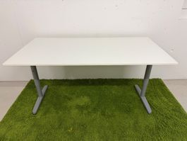Schreibtisch