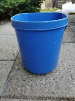 Blauer Putzeimer