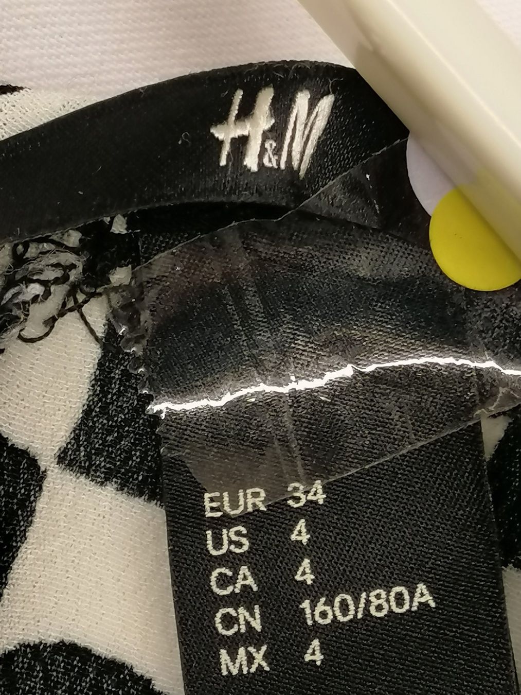 H&M Camicette: Bluse Chorjette, schwarz weiss – Usato da Rheinfelden venduto da Cleopatra2000 3