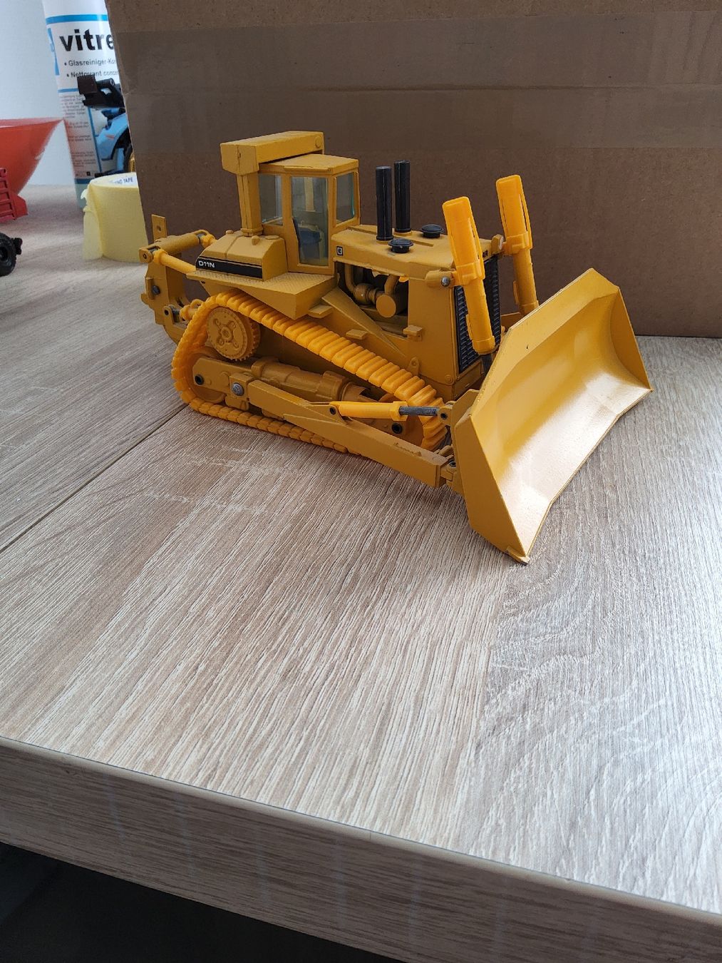 Caterpillar Kit di modellismo & Modellini statici: Caterpillar D11N  Planierraupe Modellbau 1:50 – Difettoso da Mosnang venduto da Fischli730