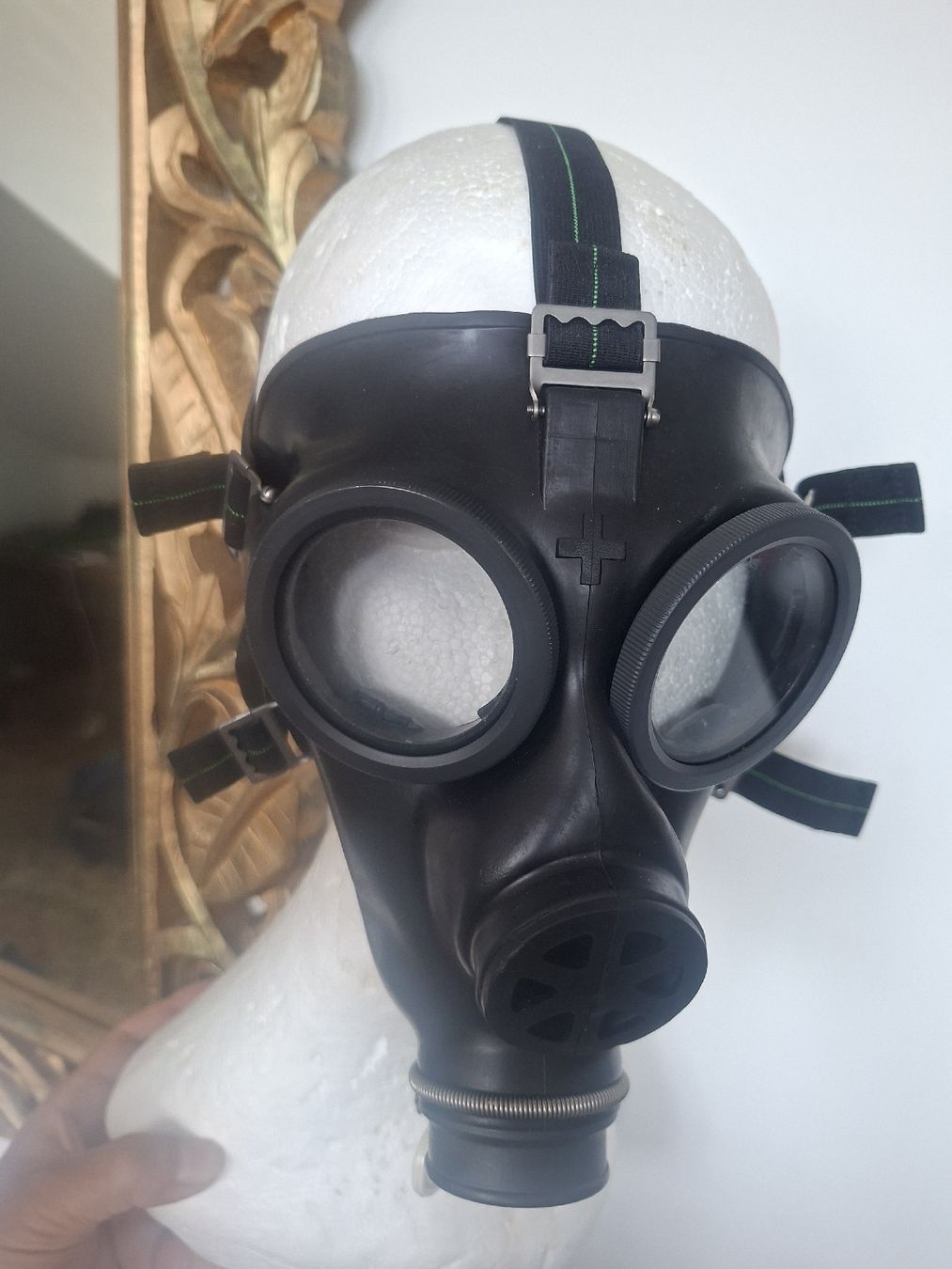 Protezione per viso e udito: Gasmaske schwarz mit Tragegurten – Usato da Glattbrugg venduto da cub_w7l8 2