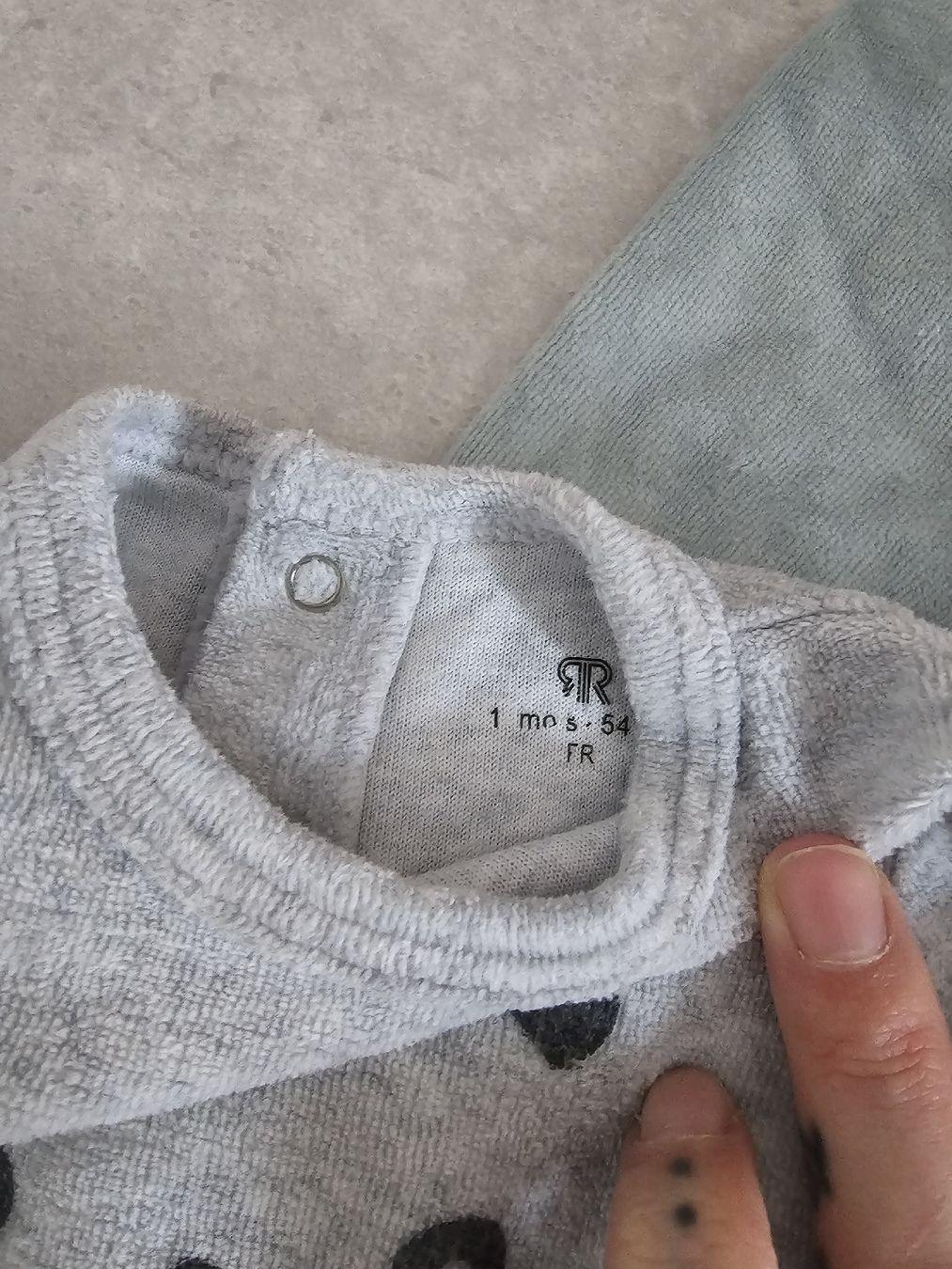 Lotti & Set di vestiti: Lot de 2 pyjamas bébé 0-3 mois – Usato da Sornetan venduto da T.a333 2