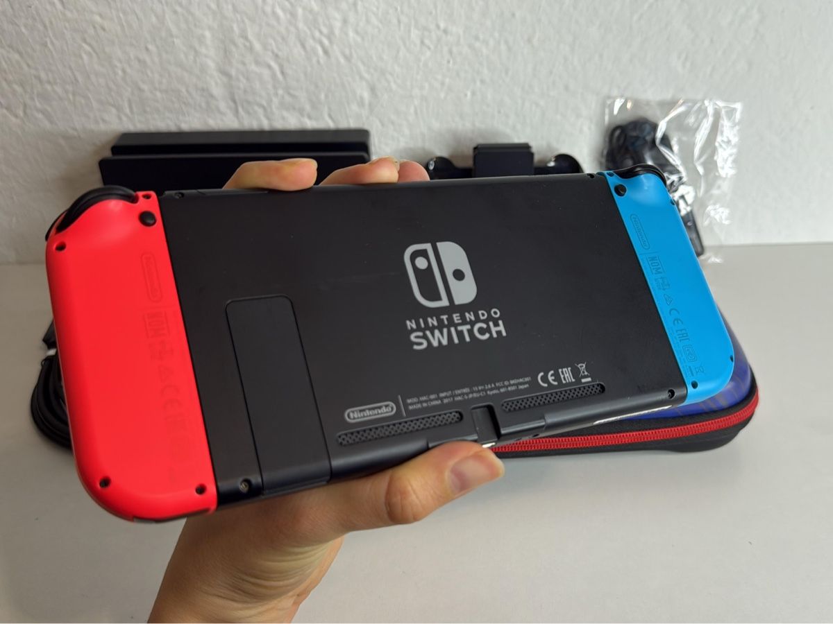 Nintendo Consoles: Nintendo Switch Console Bundle - Great Condition! – D'occasion à Ehrendingen par bubulence 2