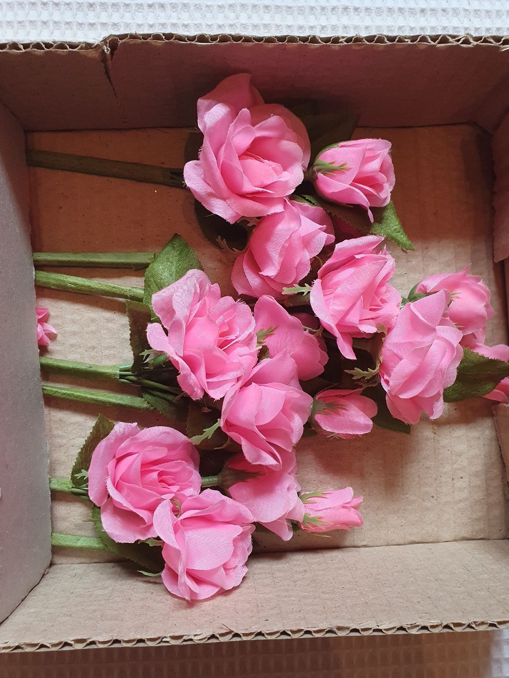 Tessuti: 19 Stoffblumen – Nuovo (secondo la descrizione) da Rafz venduto da np4 1