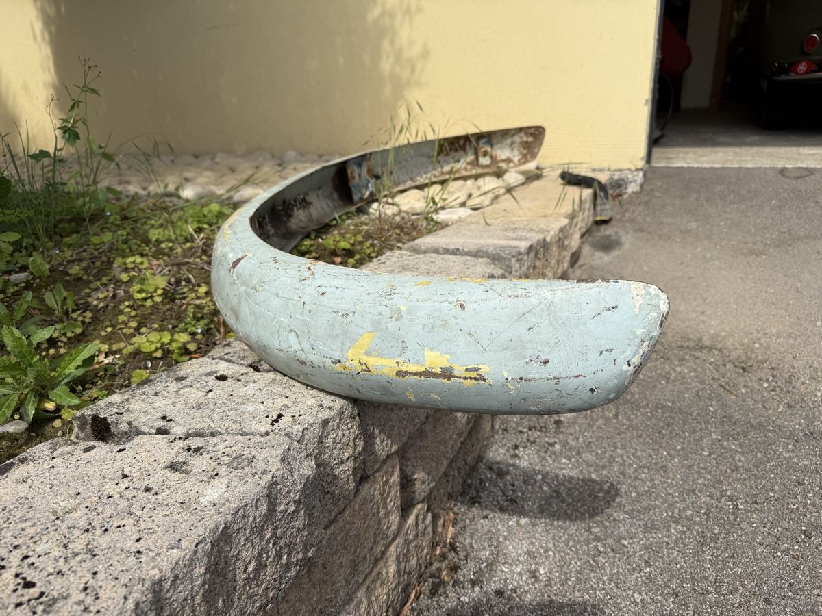 Volkswagen Tutti i ricambio: VW Bus T1 par-choc avant – Usato da Commugny venduto da LeWill 2