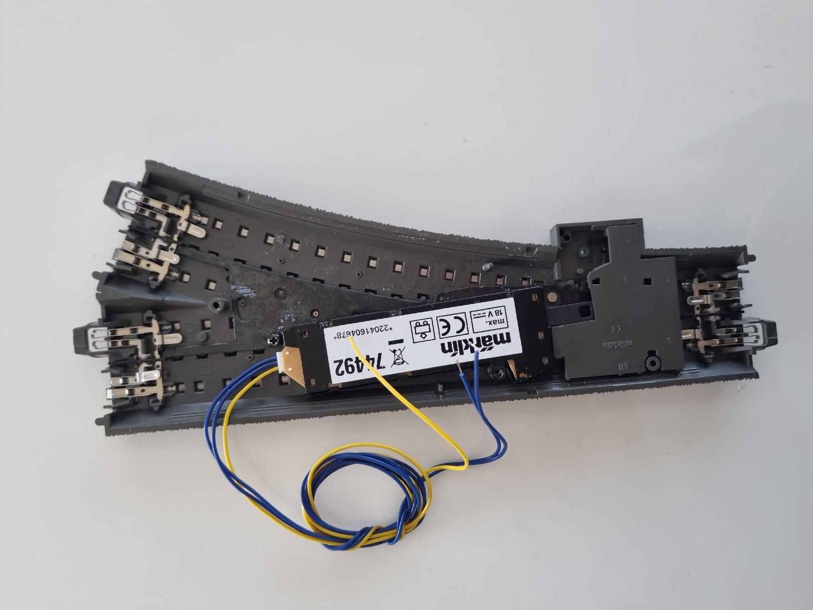 Märklin Modellini di ferrovie: Märklin C-Gleis Elektroweiche H0 WS – Usato da Zürich venduto da nibadi 1