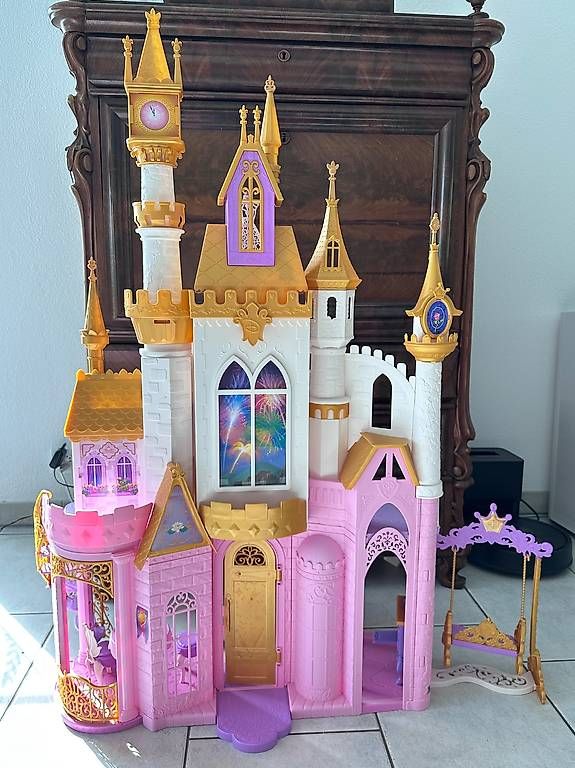 Disney Jouets: Disney Princess Schloss – D'occasion à Niederweningen par nat_q2bq