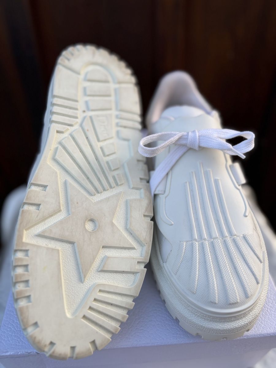 Dior Chaussures femmes: Dior Sneaker ID Weiss Leder Grösse 39,5  – D'occasion à Oberwil BL par daniellea_k 3