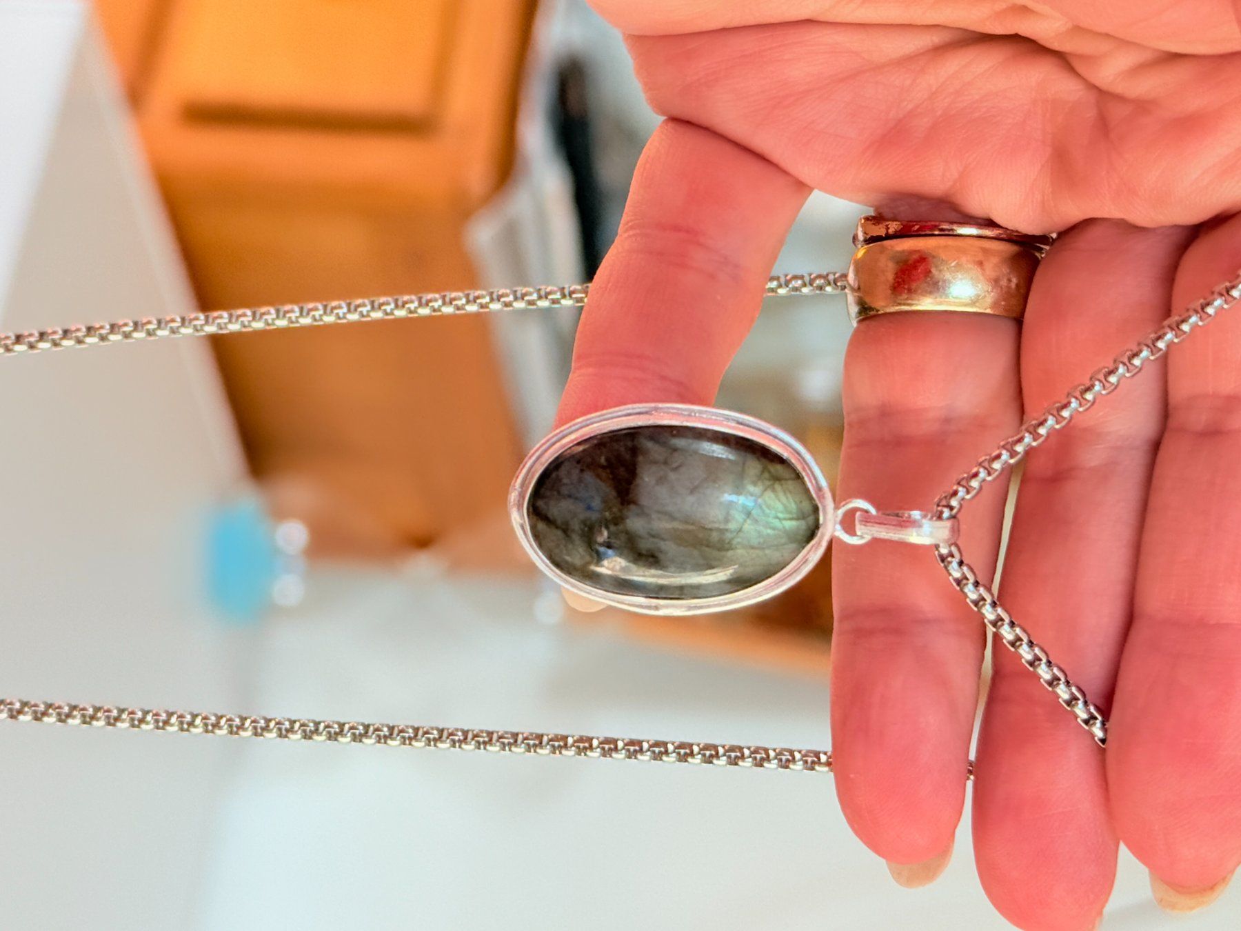 Catenine: Collier Labradorite naturelle – Nuovo e nell'imballaggio originale da Genève venduto da AGBERG 1
