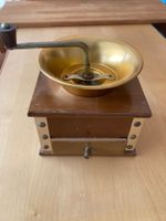Nostalgische Deko-Kaffeemühle aus Holz & Messing – Vintage