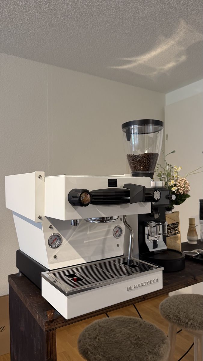 La Marzocco Macchine per caffè & Macchine per espresso: La Marzocco Mini R Weiss – Usato da Schwarzenburg venduto da sachsmeinname 2
