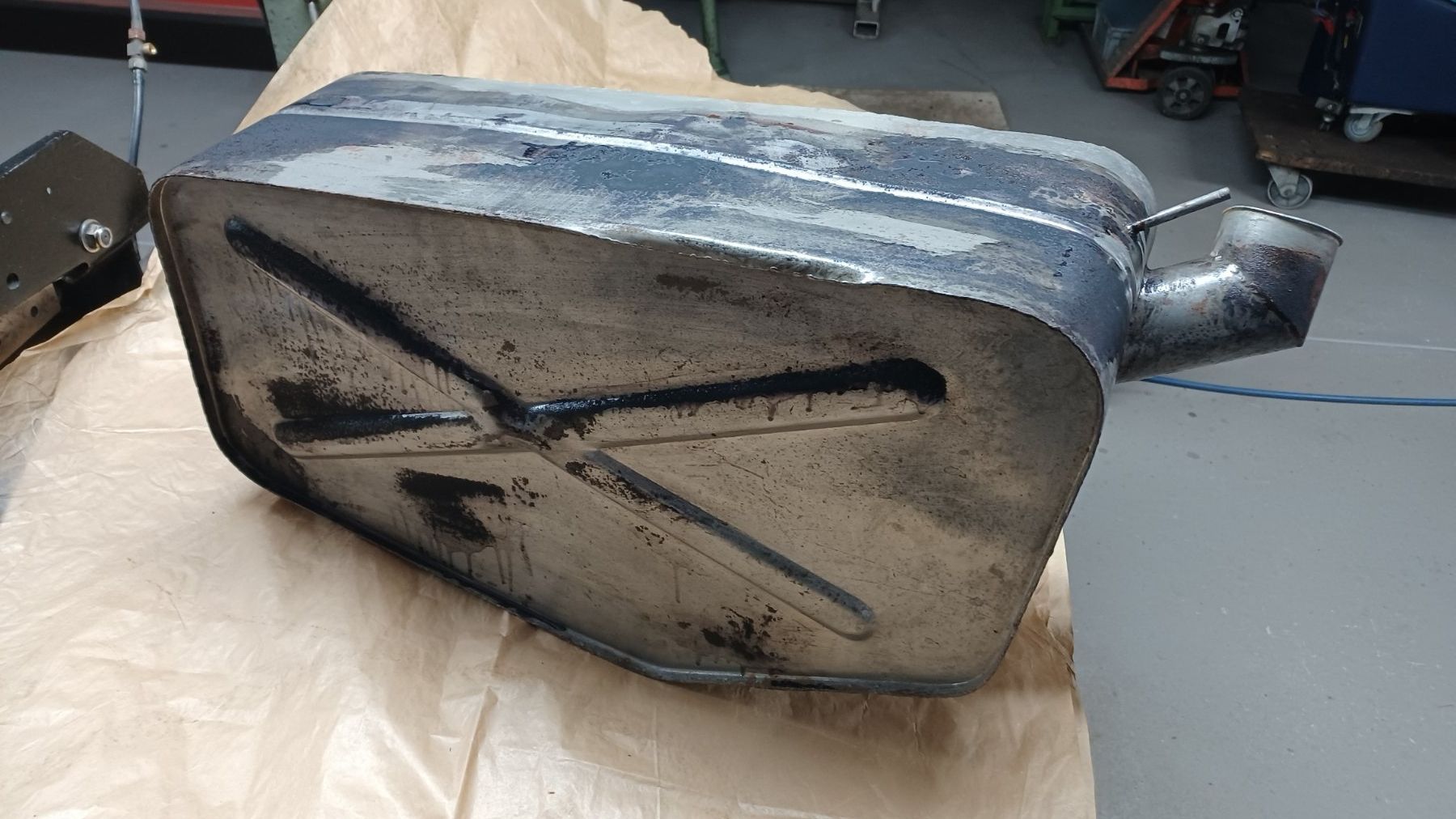 Accessori per altri veicoli: Aston Martin DB 5  Benzintank – Usato da Immensee venduto da bubi19 2