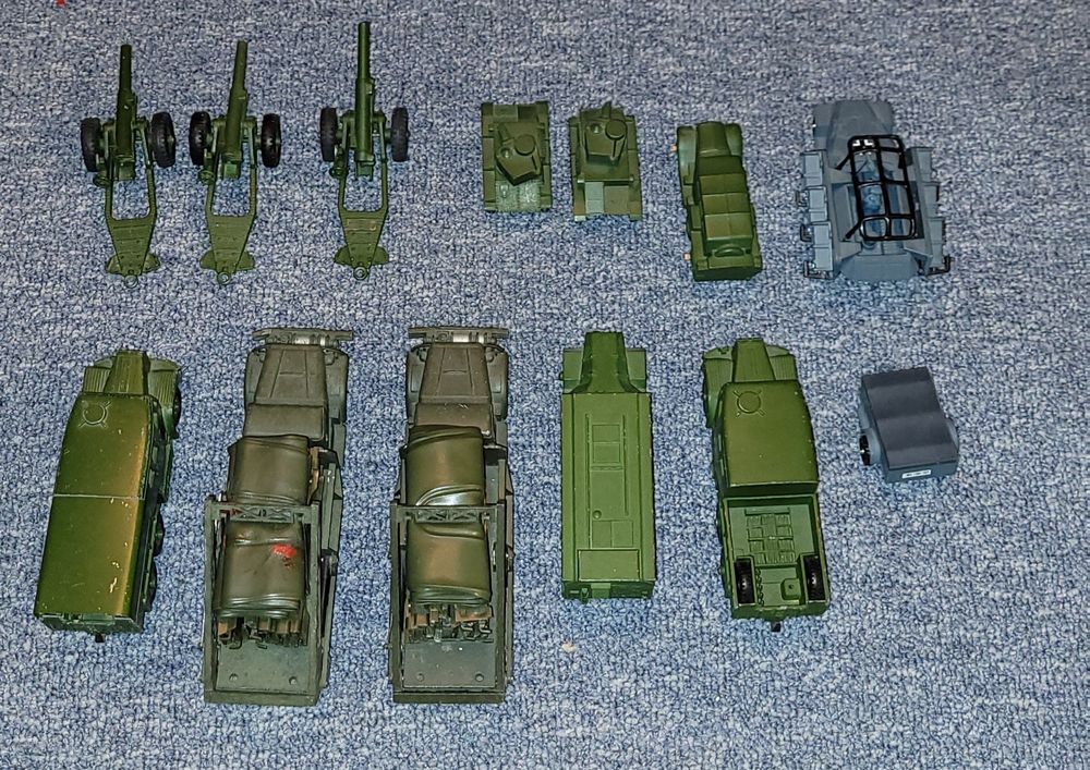 Dinky Toys e Corgi Toys lotto veicoli militari 3