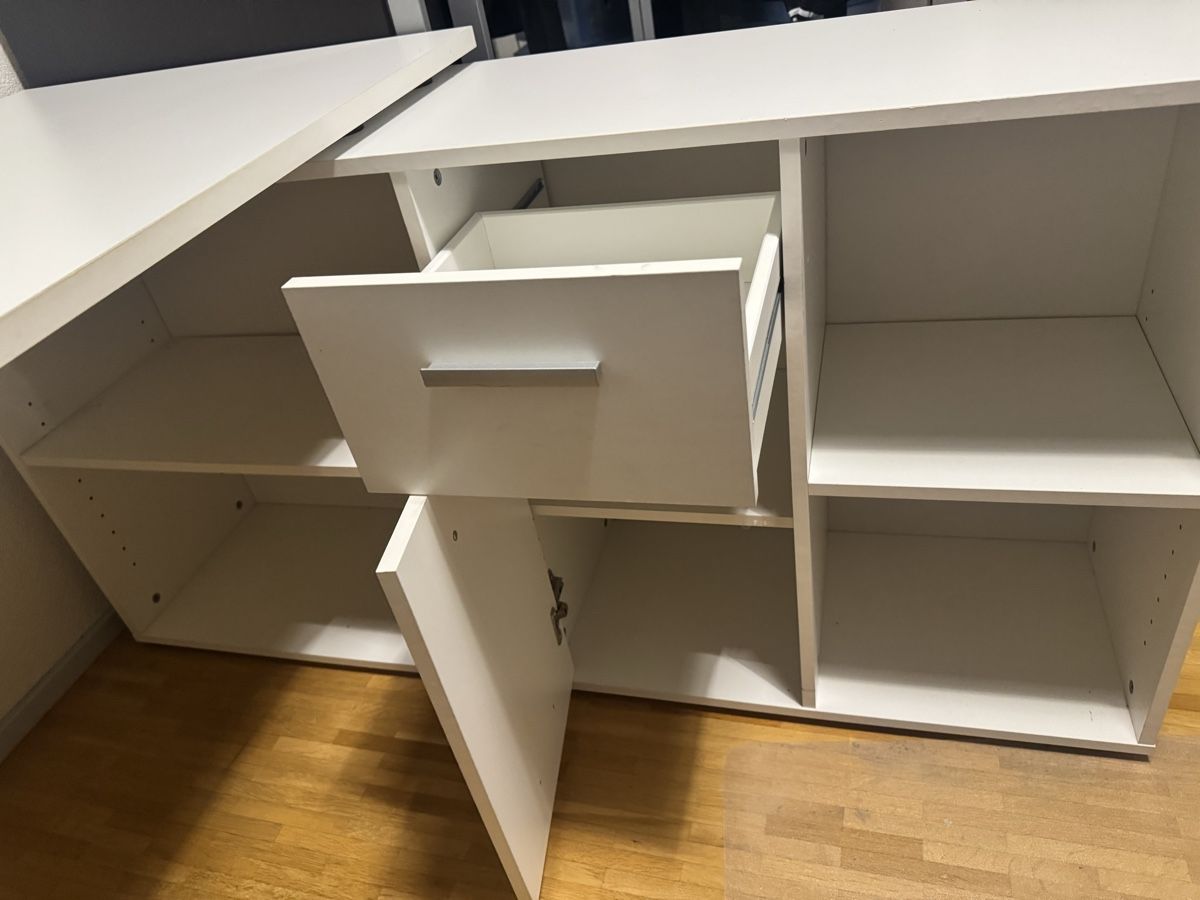 Scrivanie: Eckschreibtisch weiss mit Regal-Element – Usato da Kloten venduto da fet_vl82 2