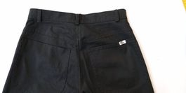 schwarze Sommer-Jeans
