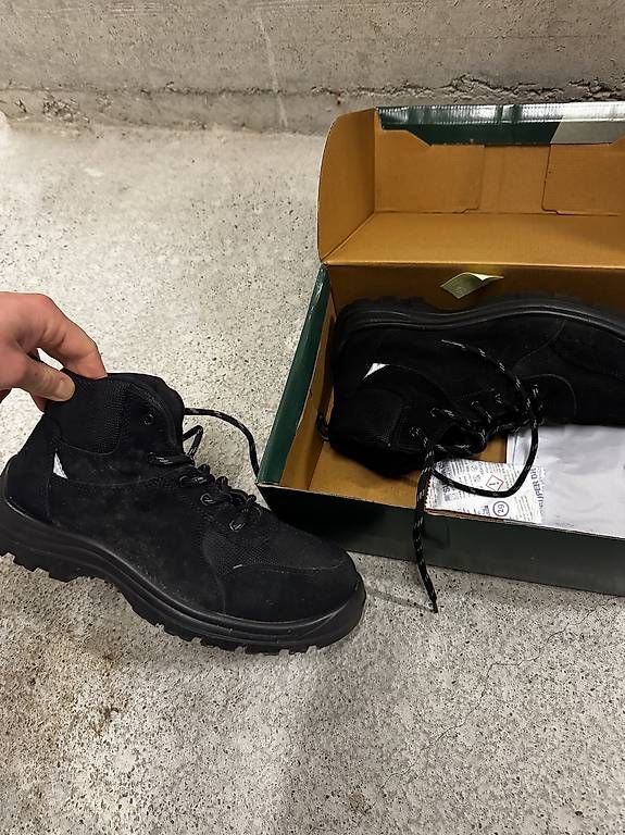 Scarpe da uomo: Chaussures de sécurité taille 43 – Usato da Monthey venduto da and_c5w8 3