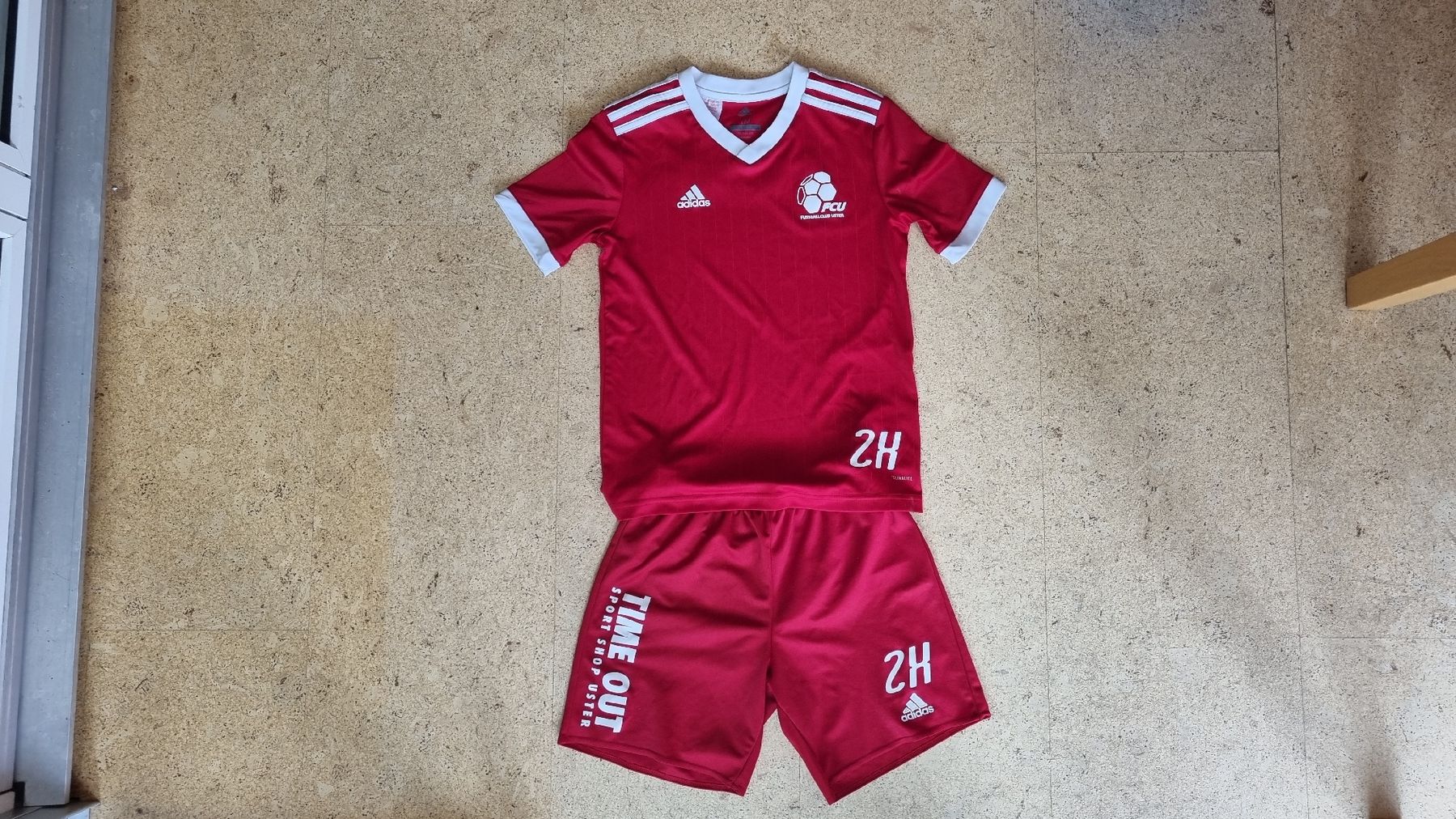 Adidas Lotti di vestiti: Fussballtenue FC Uster – Usato da Uster venduto da Moriginal 4
