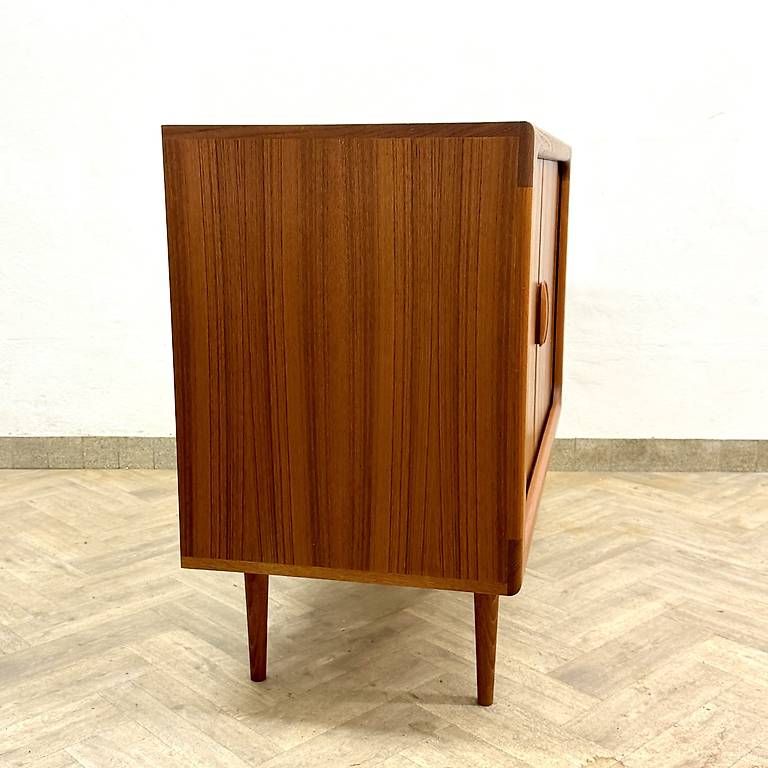 Cassettiere: Mid Century teak Sideboard by DYRLUND – Usato da basel venduto da vintory.ch 5