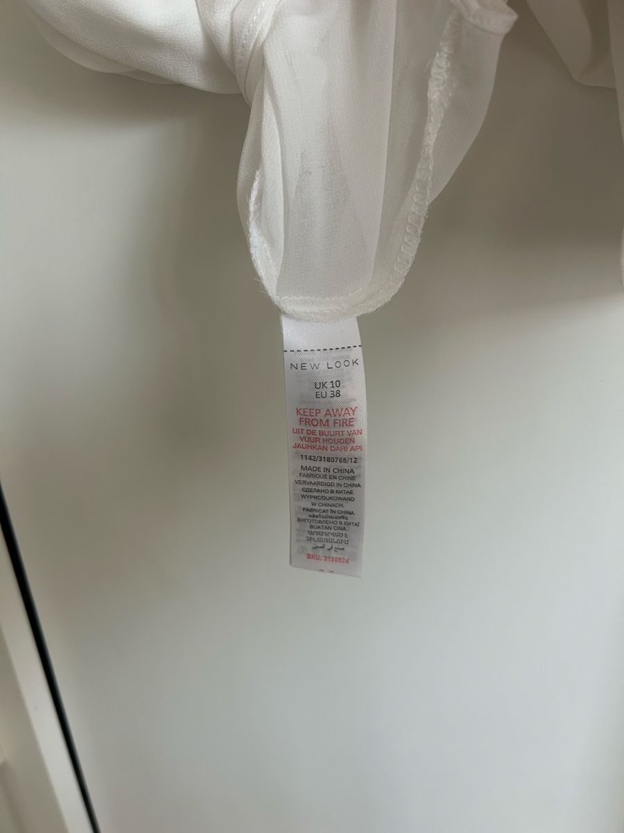 Camicette: Bluse weiss mit Spitze guter Zustand – Usato da Riehen venduto da S______ 4