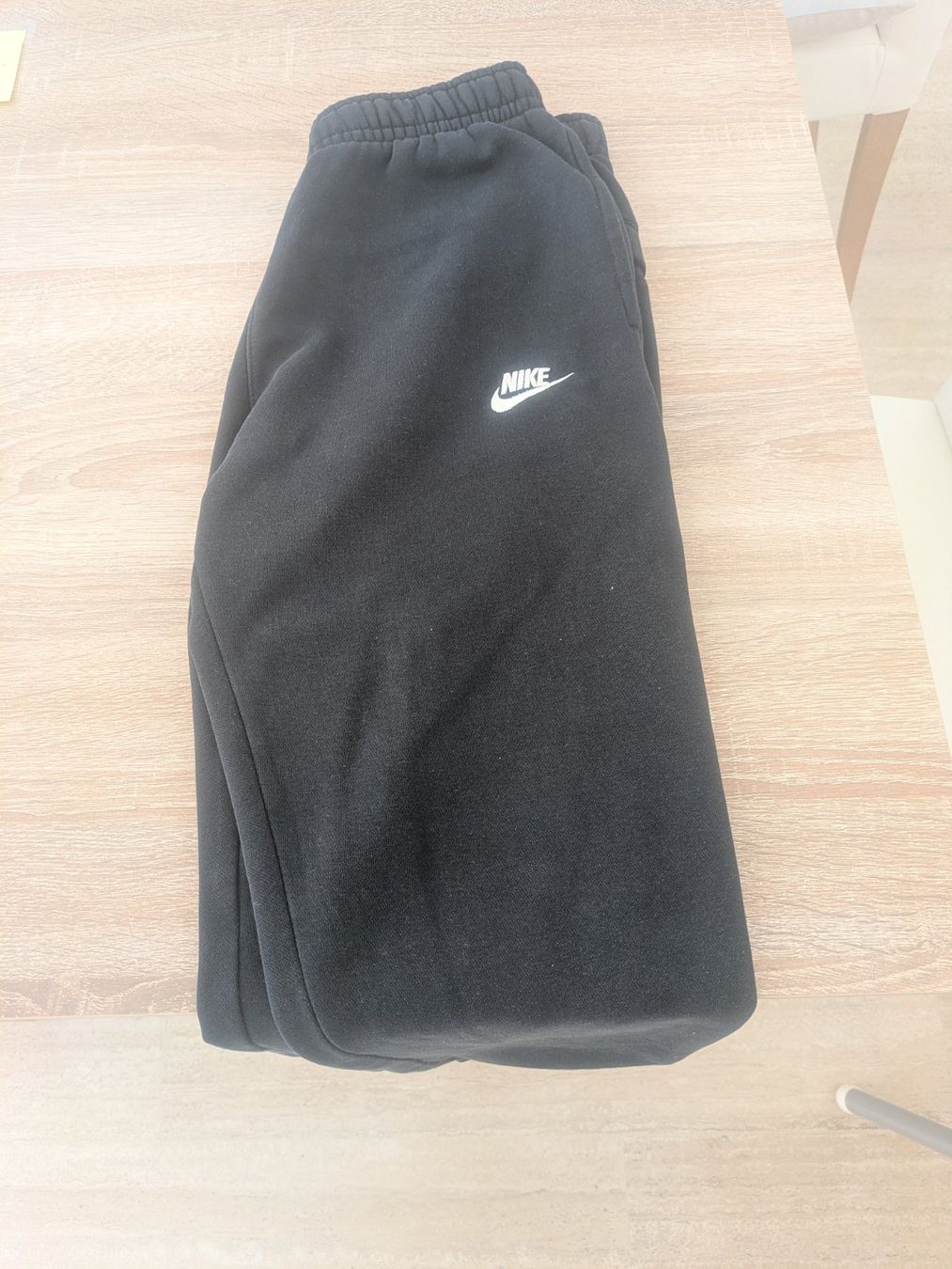 Nike Hosen: Nike Black Joggers Sweatpants Logo – Gebraucht aus Losone von AlpineLayer 1