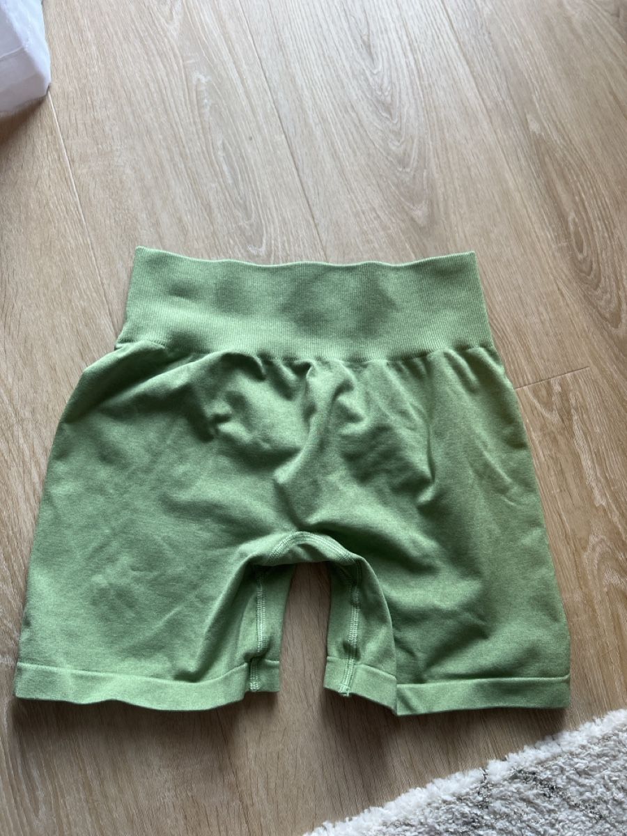 Teveo Leggings: Teveo Shorts – Usato da Bülach venduto da joowaaa