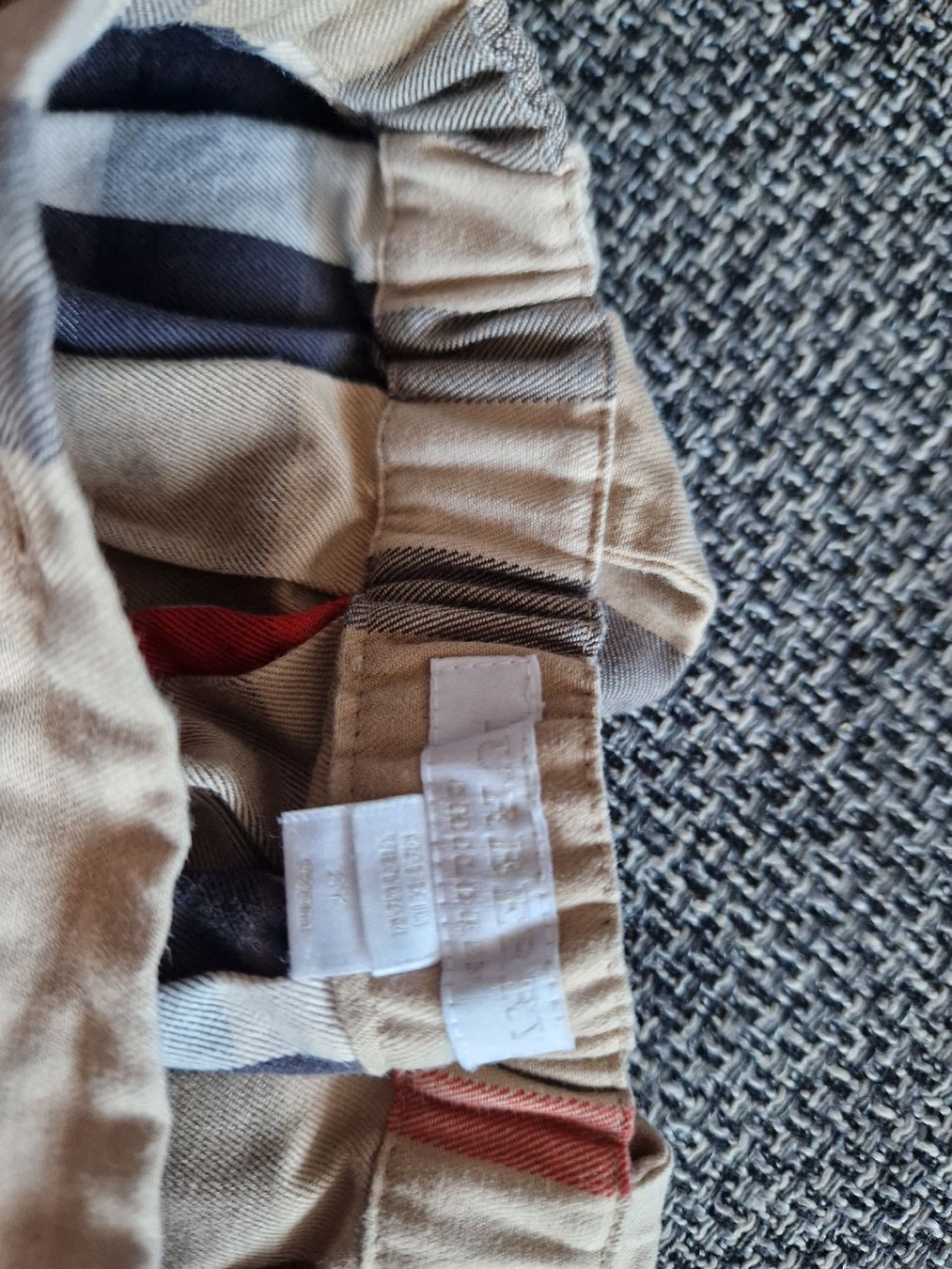Burberry Vestiti & Gonne: Rock im Burberry Check-Karomuster. – Usato da KEHRSATZ venduto da Marina32 1